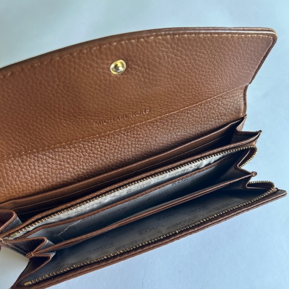 Michael Kors Tan Pebble Genuine Leather Wallet - Picture 9 of 12